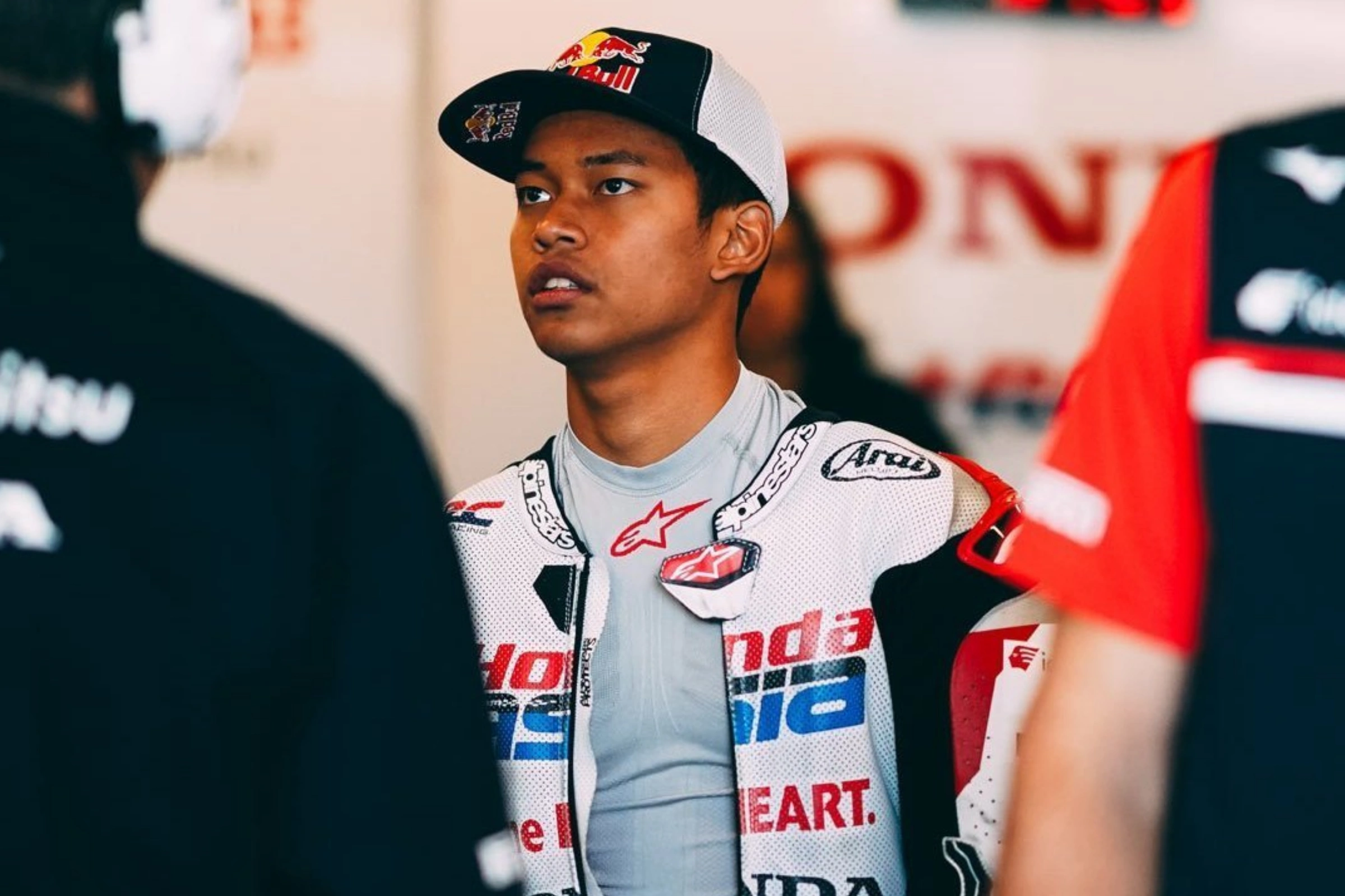Veda Ega Pratama Finis Top 8 Usai Start dari Posisi Ke-20 di Moto3 Catalunya 2026